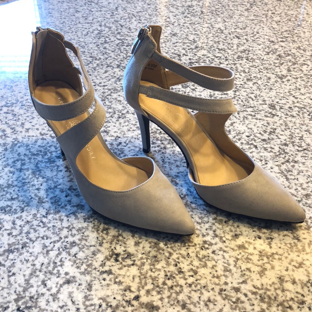 Chinese Laundry Light Grey Suede Pump